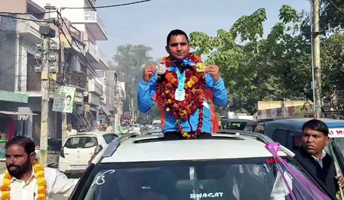Ravinder Singh celebrating victory at ISSF World Championships