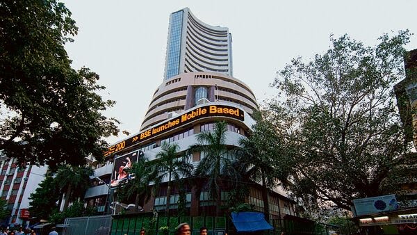Stock market decline due to rising crude oil prices